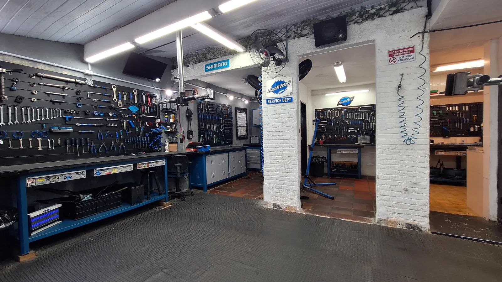 Mecânico Voss Bike Service em ação